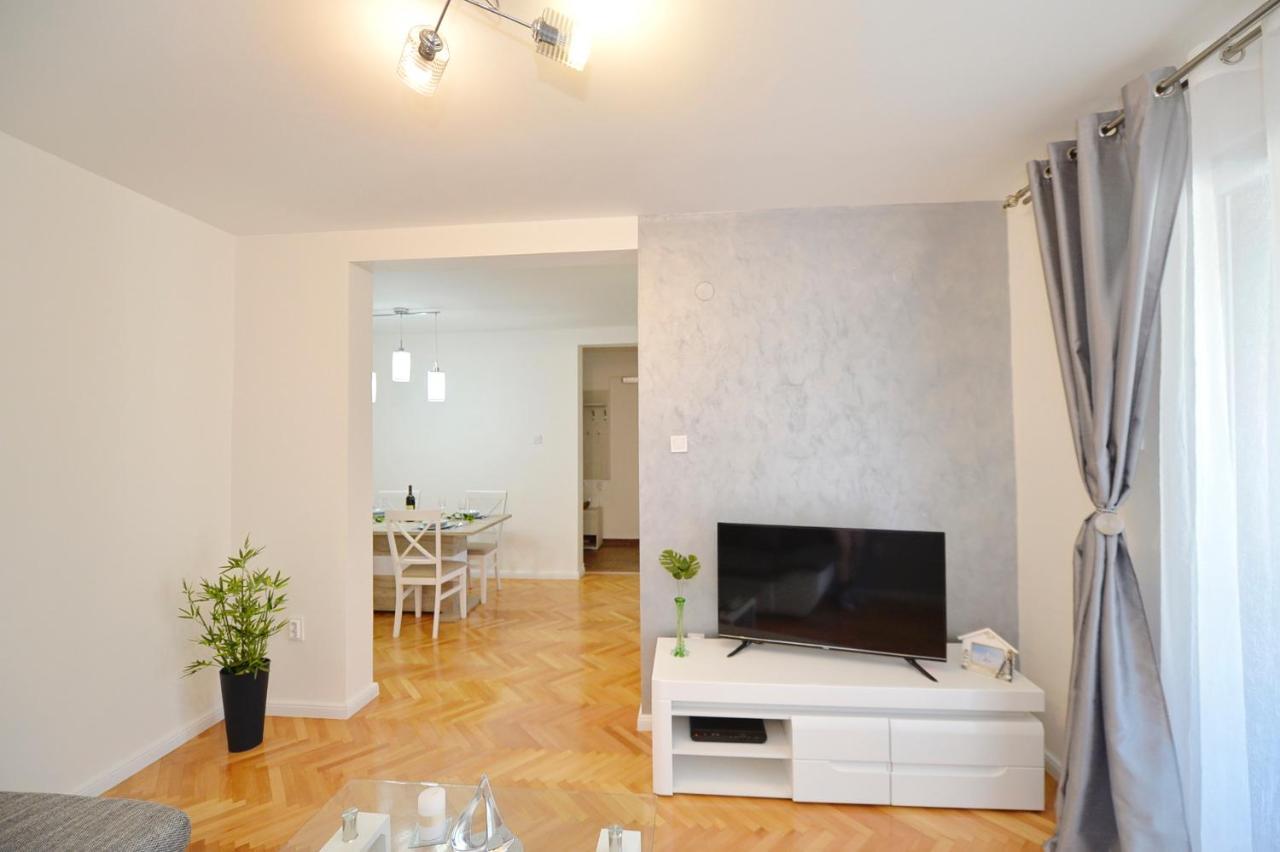 Unico Apartman Kotor Luaran gambar